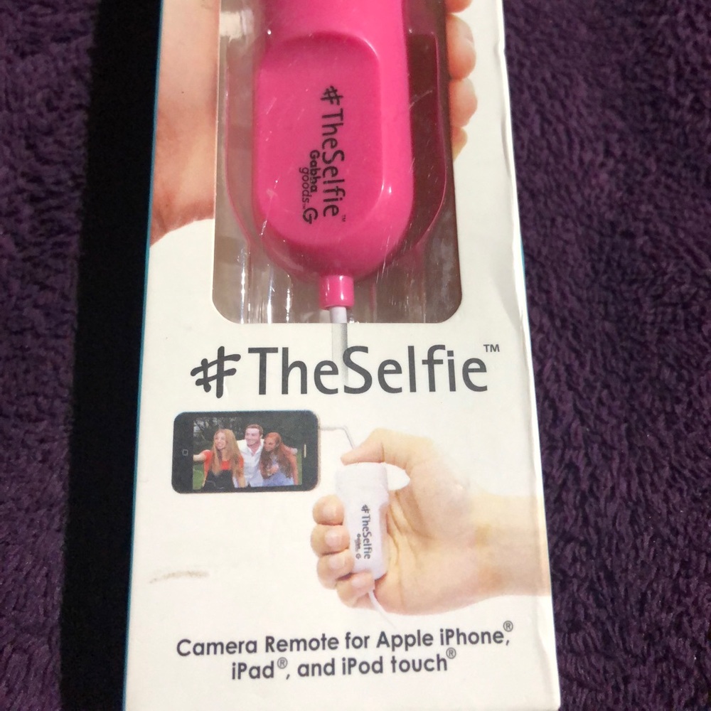 #TheSelfie. Gabby Goods. New. Camera Remote